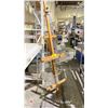 Image 2 : WOOD PAINTER'S EASEL
