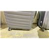 Image 2 : 3-PC SWISS GEAR HARD SHELL LUGGAGE SET & DELSEY-PARIS HARD SHELL LUGGAGE (CONDITION ISSUES)