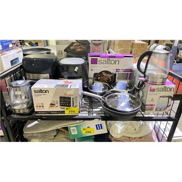 SHELF OF ASSORTED ITEMS INCLUDING; GLASS KETTLES, PANS, AIR FRYERS & MORE (UNKNOWN WORKING