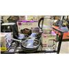 Image 2 : SHELF OF ASSORTED ITEMS INCLUDING; GLASS KETTLES, PANS, AIR FRYERS & MORE (UNKNOWN WORKING