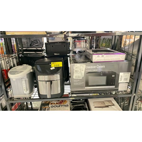 SHELF OF ASSORTED ITEMS INCLUDING; AIR FRYER, MICROWAVE OVEN, COOKTOP & MORE (UNKNOWN WORKING