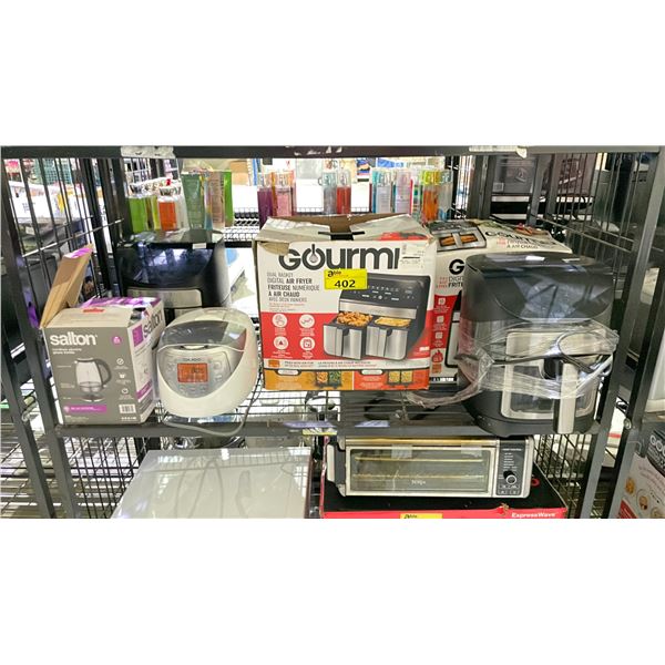 SHELF OF ASSORTED ITEMS INCLUDING; AIR FRYERS, RICE COOKER & GLASS KETTLE (UNKNOWN WORKING