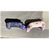 Image 3 : 2 XBOX CONTROLLERS (UNKNOWN WORKING CONDITION, MAY BE MISSING PIECES)