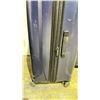 Image 2 : 4 ASSORTED PIECES OF LUGGAGE (SOME DAMAGED, UNKNOWN COMBINATIONS)