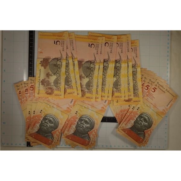 50-2011 VENEZUELA 5 BOLIVARES CRISP UNC WITH