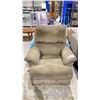 Image 1 : FABRIC RECLINER