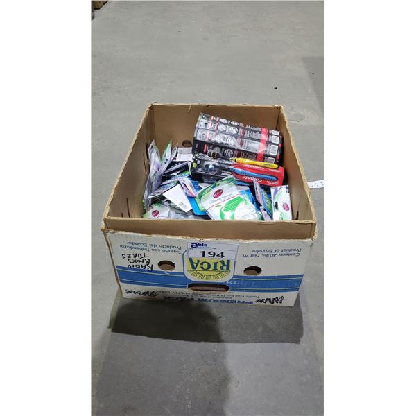 BOX OF ASSORTED ORAL CARE PRODUCTS INCLUDING; COLGATE SUPER FLEX BLACK MEDIUM TOOTHBRUSHES, PUR-EST