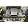 Image 2 : GE STAINLESS STEEL GAS STOVE WITH CONVECTION AND GAS OVEN