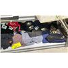 Image 3 : SHELF LOT OF TOQUES AND MITTENS