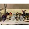 Image 4 : SHELF LOT OF ASSORTED ITEMS INCLUDING; SKULL AND DRAGON DECOR, KNIVES AND MORE