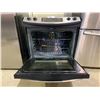 Image 2 : GE STAINLESS STEEL ELECTRIC STOVE WITH CONVECTION OVEN
