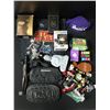 Image 1 : LOT OF COLLECTIBLES