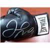 Image 2 : FLOYD MAYWEATHER JR SIGNED BOXING GLOVE BECKETT COA