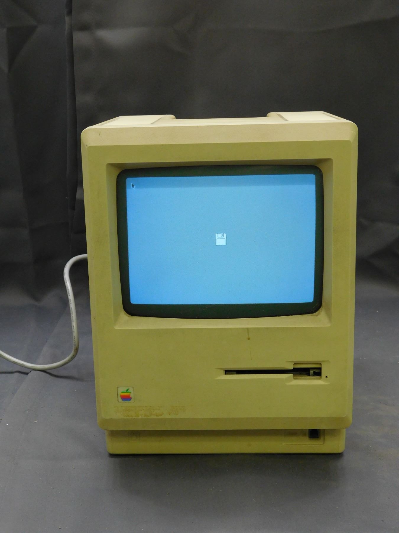 Macintosh Plus Rear Apple Macintosh Plus 1mb