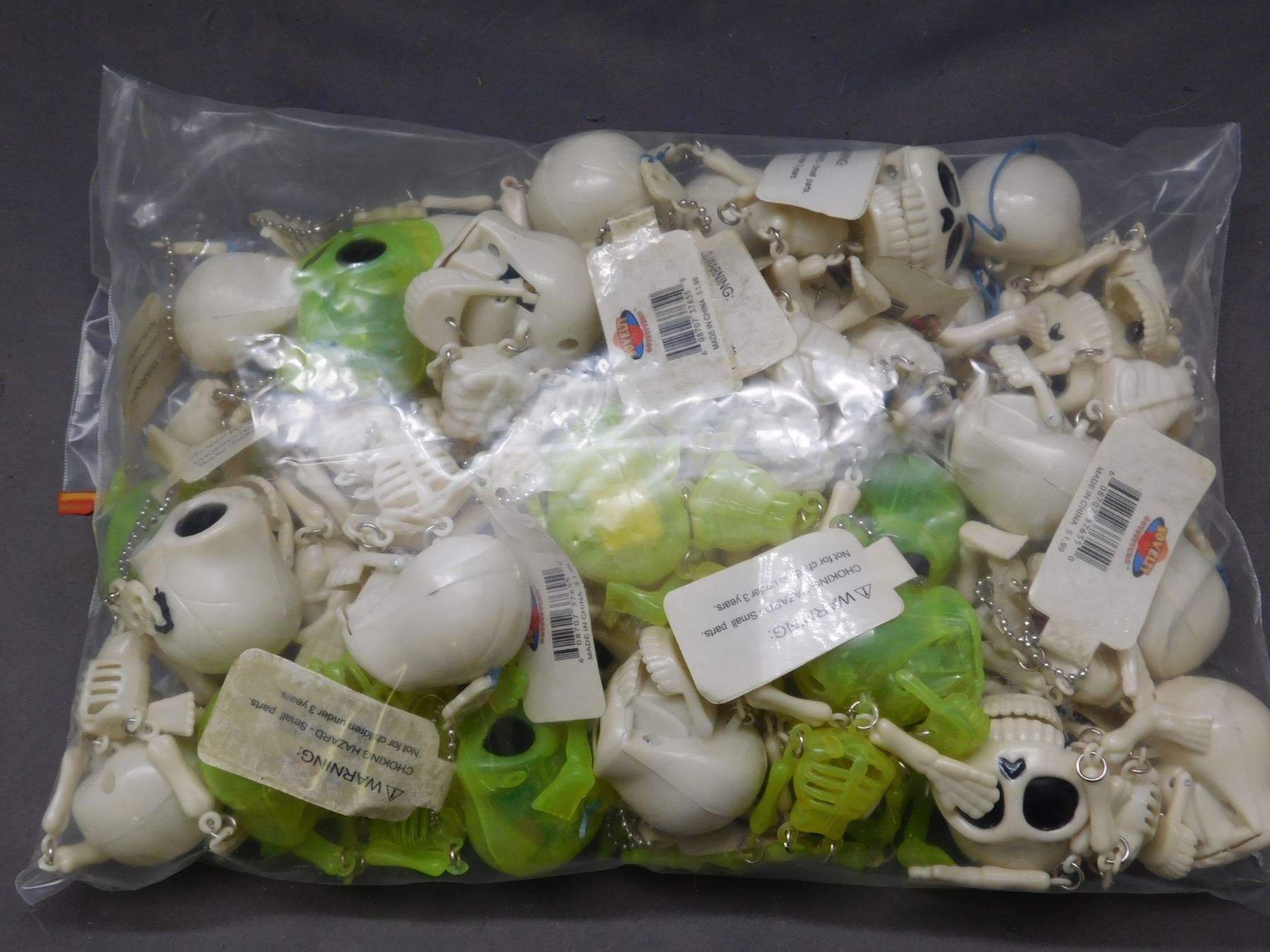 30 Pull String Chattering Teeth Skeletons