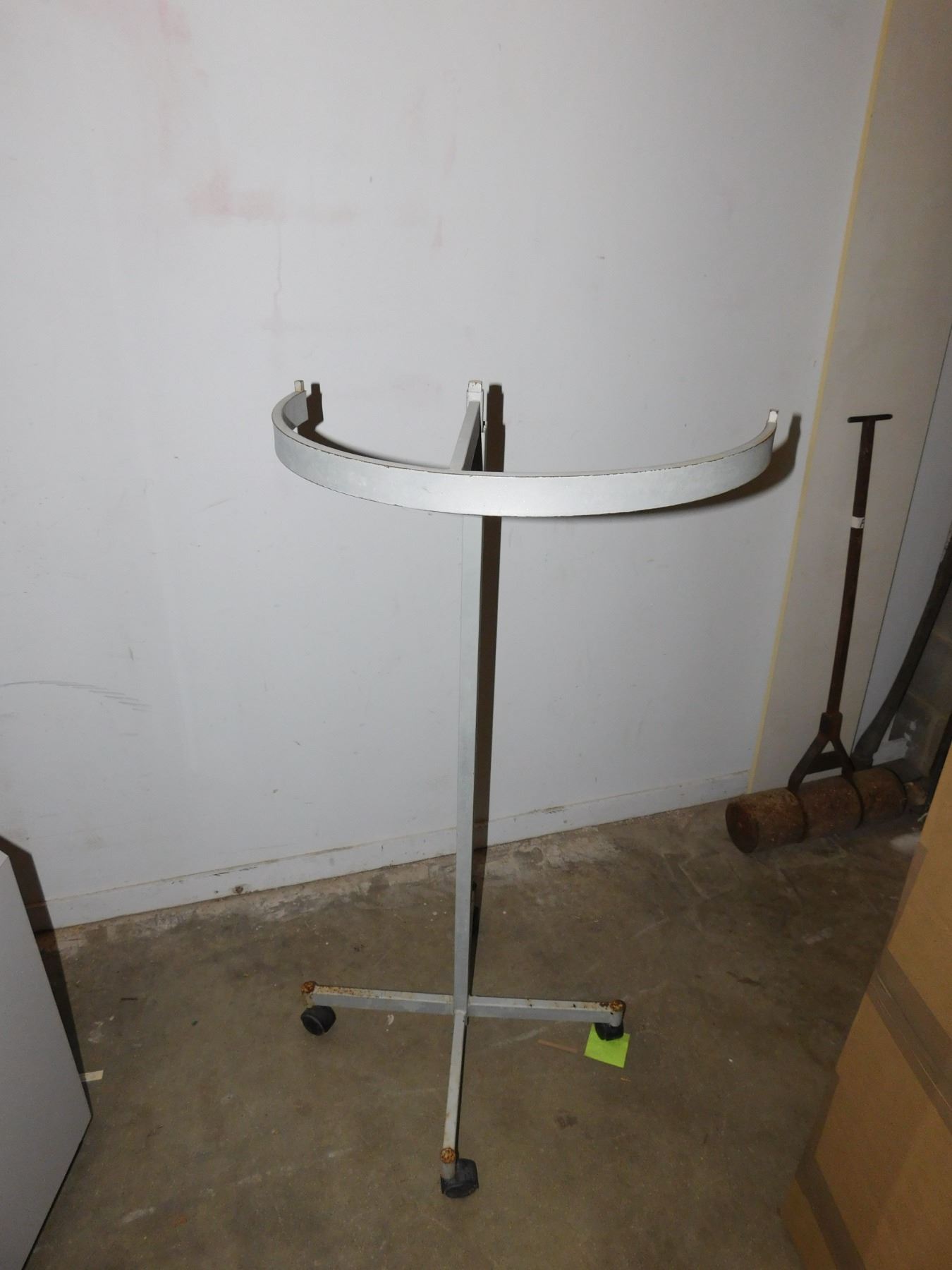 Half Circle Clothing Rack Floor Standing on Wheels