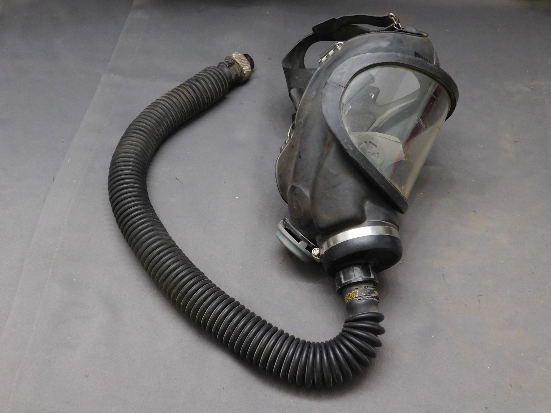 MSA GAS MASK/OXYGEN Facepiece and Breathing Tube Medium