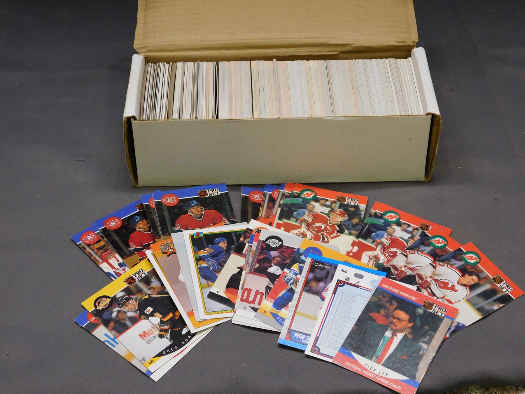 Box of 400+ Hockey Sports Cards 90s