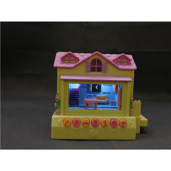 Pixel Chix 2005 Mattel #1219 Game *works*