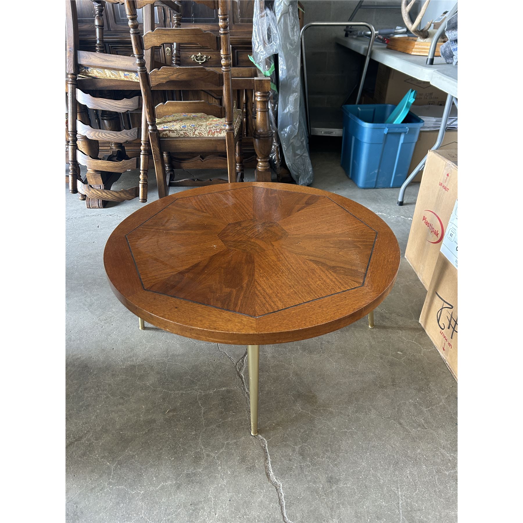 Lane Furniture Modern Walnut Round Coffee Table