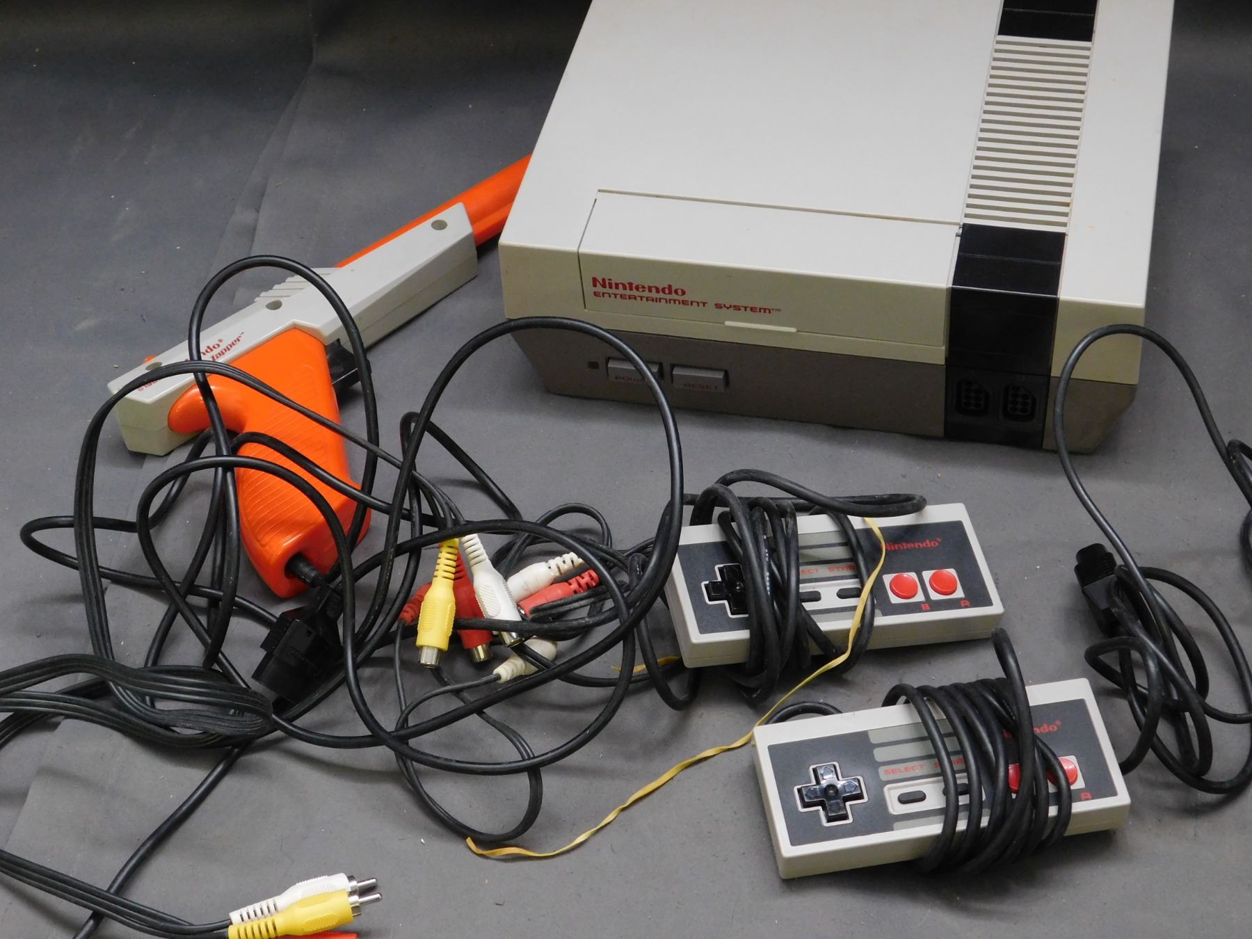 Nintendo NES Game Console, 2 Controllers, Gun, Cables and 10 Games in Case