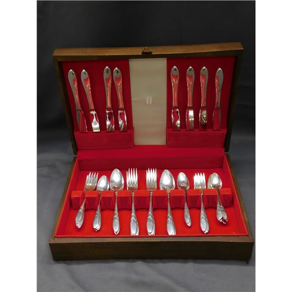 Community Silverware Flatware Cutlery Set Knives Forks Spoons in Wood Presentation Box