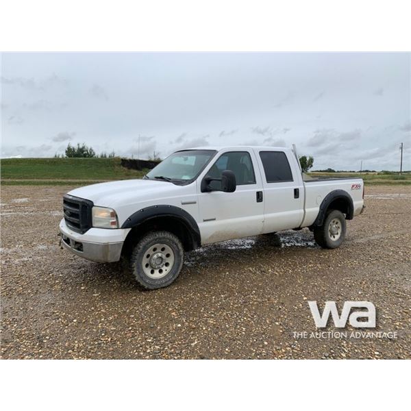 2005 FORD F-350 CREW CAB PICKUP