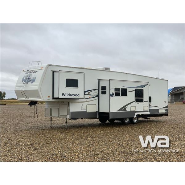 2005 FOREST RIVER WILDWOOD TOY HAULER 5TH WHEEL
