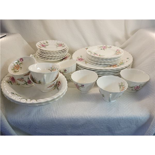 Royal Doulton 'Clovelly' Dinnerware A