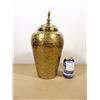 Image 1 : VASE EN MÉTAL 17"h.