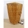 Image 1 : PANIER À LINGE EN OSIER 18"d.x24"h