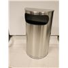 Image 1 : POUBELL ULINE 9gal NEUF