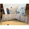 Image 1 : LOT DE 5 COUSSINS