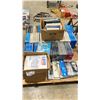 Image 1 : PALLET LOT OF JOHNSTON AND EVINRUDE SHOP AND SERVICE MANUALS