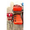Image 1 : GROUP LOT. 3 OUTBOARD MOTOR GAS TANKS AND 2 FUEL CANS