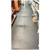 Image 2 : 3 ANTI-FATIGUE MATS. 6'X4' EACH