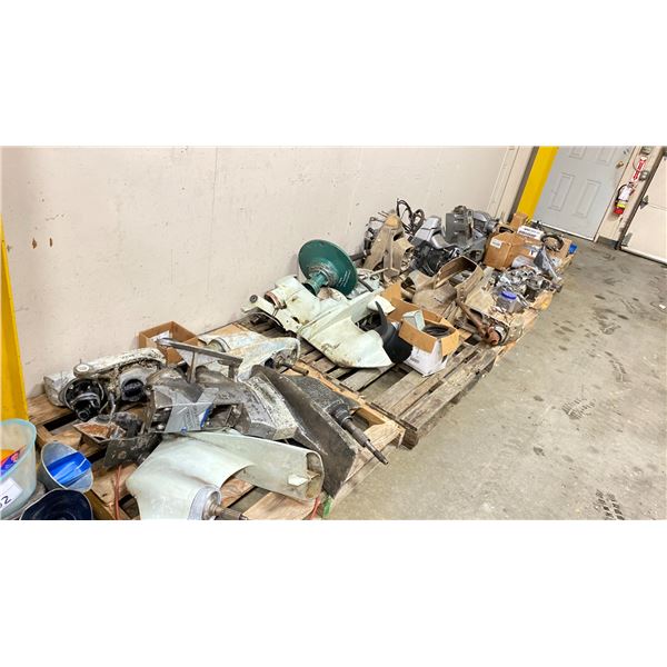 5 PALLETS ASST VOLVO DRIVE COMPONENTS AND COMPLETE DRIVES. SINGLE AND DUAL PROP, TRANSOM ASSEMBLIES