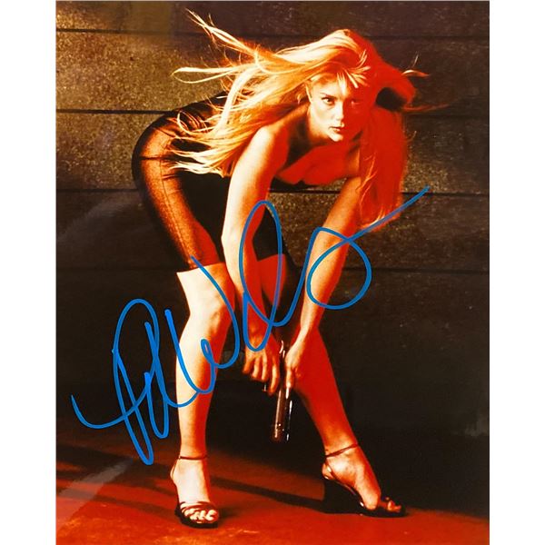 Peta Wilson signed photo. GFA Authenticated