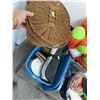 Image 2 : Pallet w/Party Trays, Gift Wrap Bows, Large Plush Tiger, Home Goods