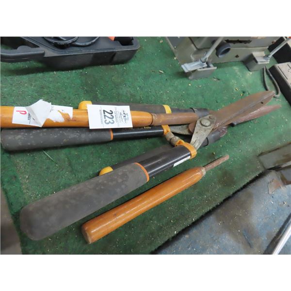 Lawn Chairs and Lathe Tools