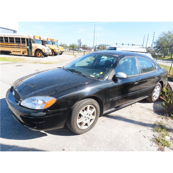 2207 Ford Taurus SE Sedan