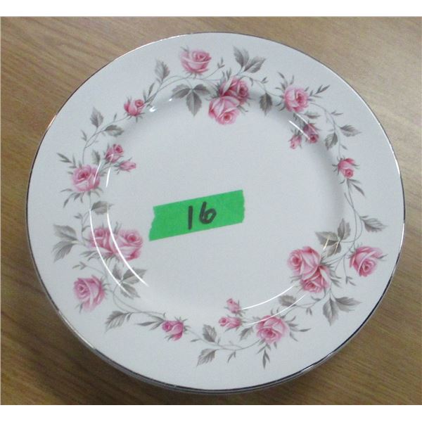 COLLECTABLE:  8 SNOW WHITE ENGLISH DINNER PLATES