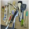 Image 1 : BOX C/W WOODEN UTENSILS