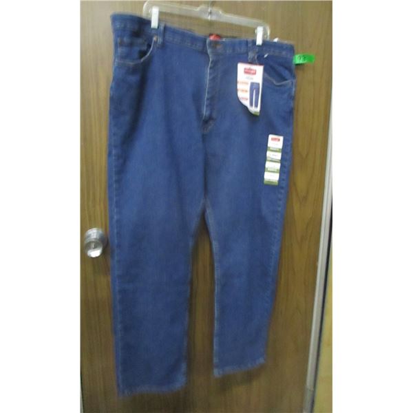 NEW:  MEN'S WRANGLER JEANS (SIZE 42 X 29)