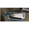 Image 2 : WHITE AND BLUE SLED