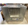 Image 3 : LARGE BUILT IN EXHAUST FAN