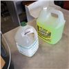 Image 2 : PAIL OF HYDRAULIC OIL 1/4 FULL WITH 2 JUGS OF CLEANERS