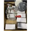 Image 1 : 10 BURGER PRESSES AND MEAT GRINDER