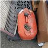 Image 2 : 5TH WHEEL TRUCK TAILGATE CAGE AND MARINE GAS TANK
