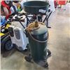 Image 1 : AUTOMOTIVE FLUID MAINTENANCE TANK WITH FUNNEL AND HOSE